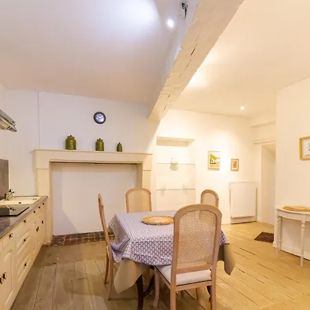 Charme Et Elegance A *