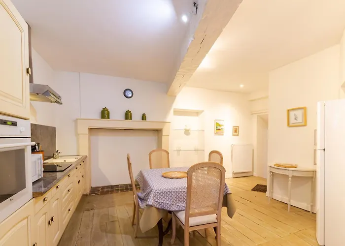 Charme Et Elegance A *